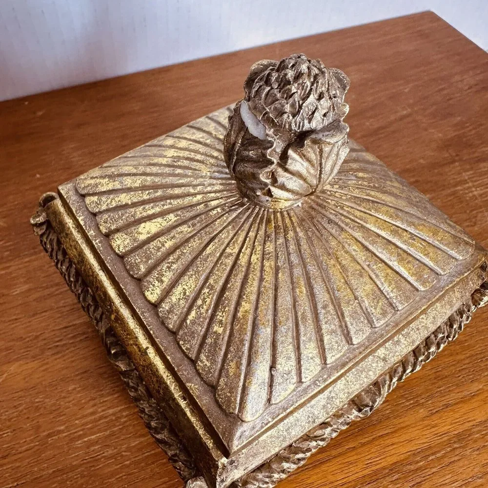 Heavy Resin Trinket or‎ Jewelry Dish with Lid, Gold Colored Resin 5